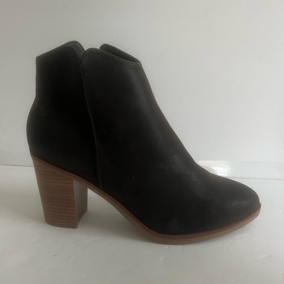 MIA Women's Patton Chocolate Ankle Stacked Heel Boots Bootie’s Shoes Size 9 NWT - Picture 3 of 9